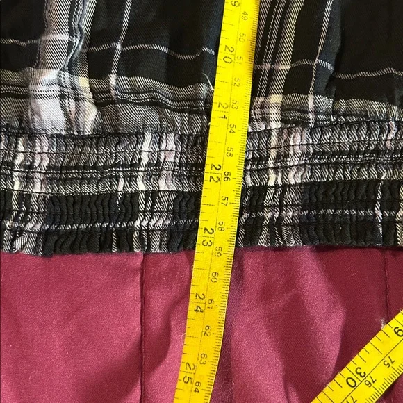 Plaid Black and White Women's Top size large - Picture 7 of 10